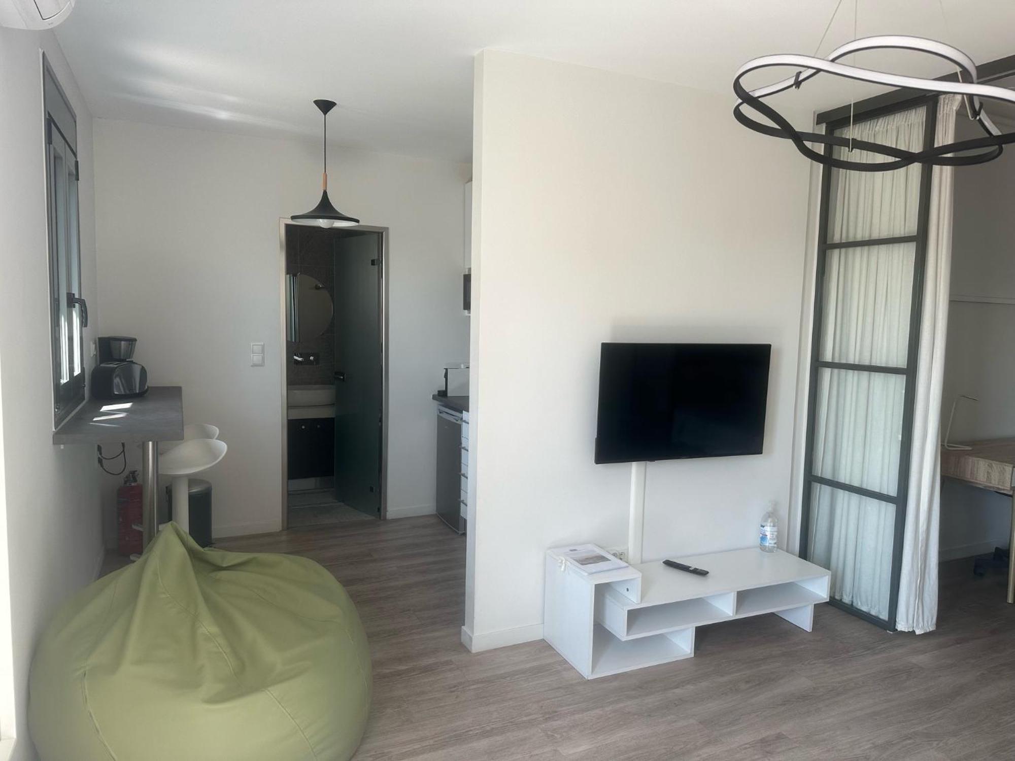 Emily In Athens - Central Chic Flat With Terrace Syntagma E1 Exterior photo
